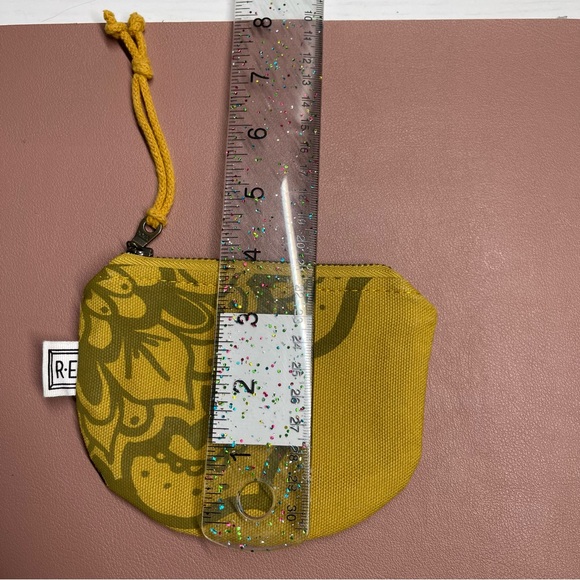 Pouch - Picture 2 of 4